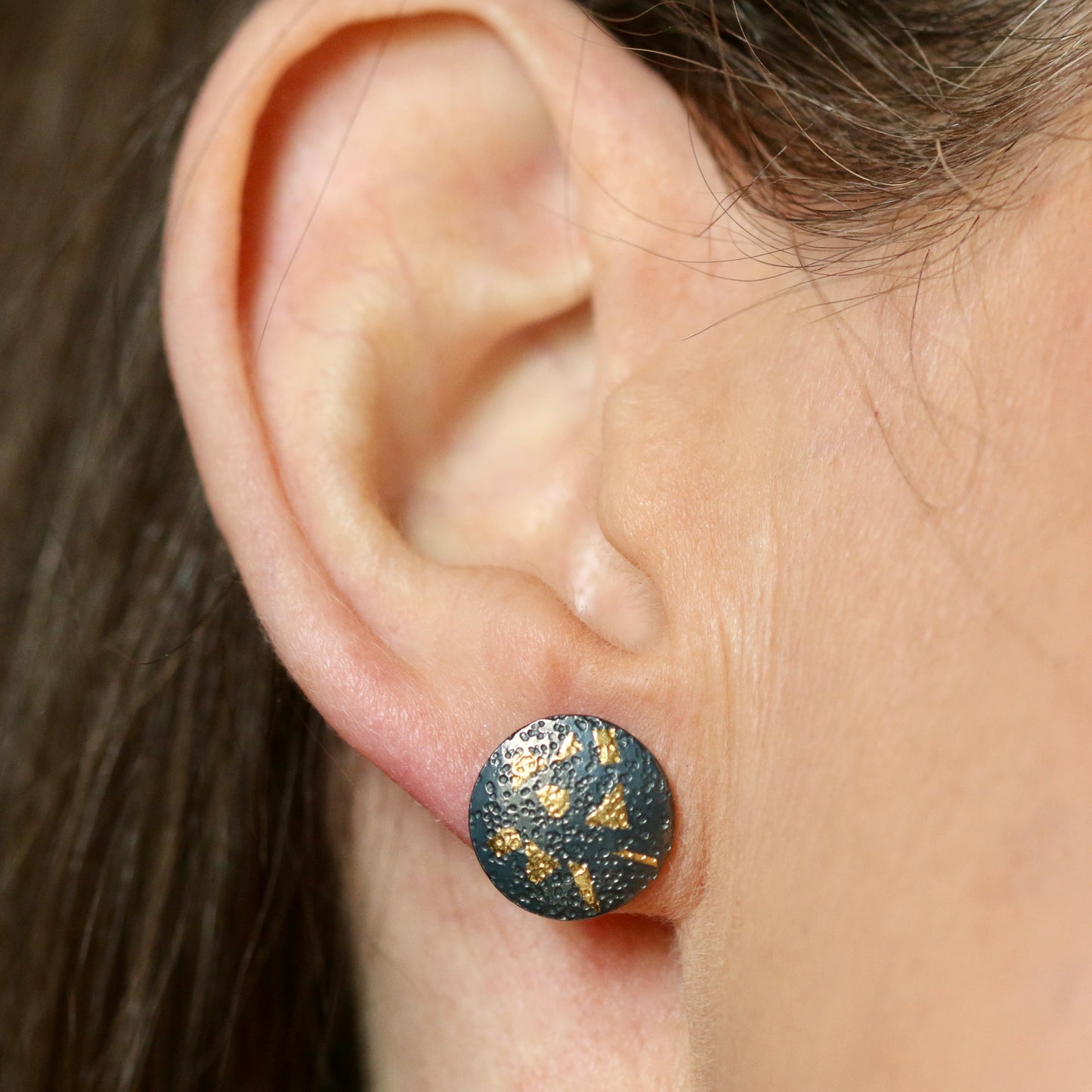 Keum Boo Oxidised Large Circle Confetti Studs image 4