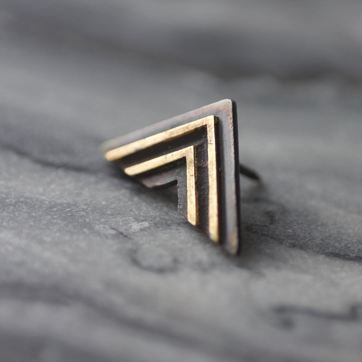 LABYRINTH Angle Pin image 0