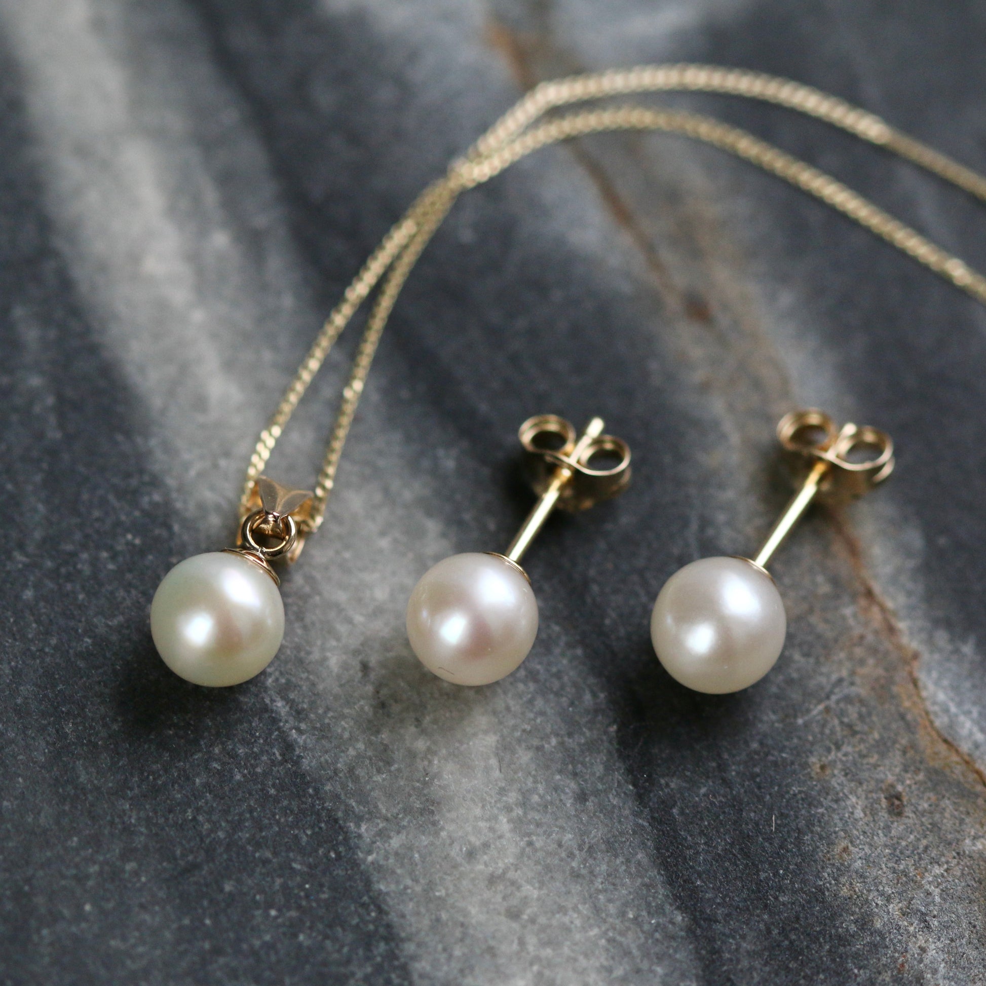 9ct Gold & Pearl Set image 1
