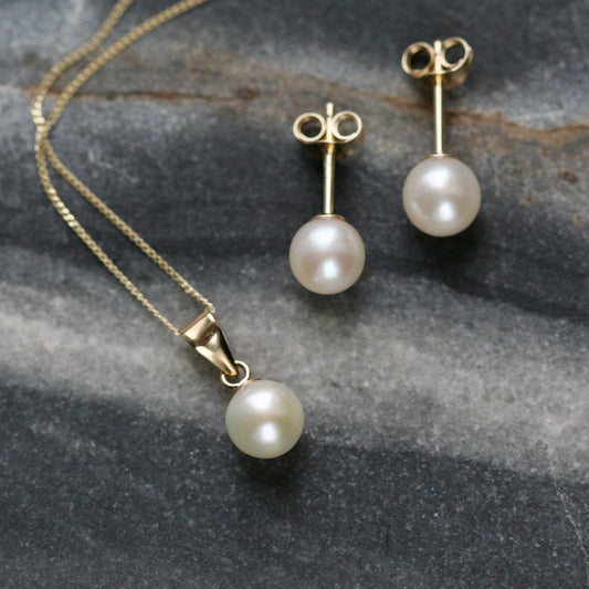 9ct Gold & Pearl Set image 0