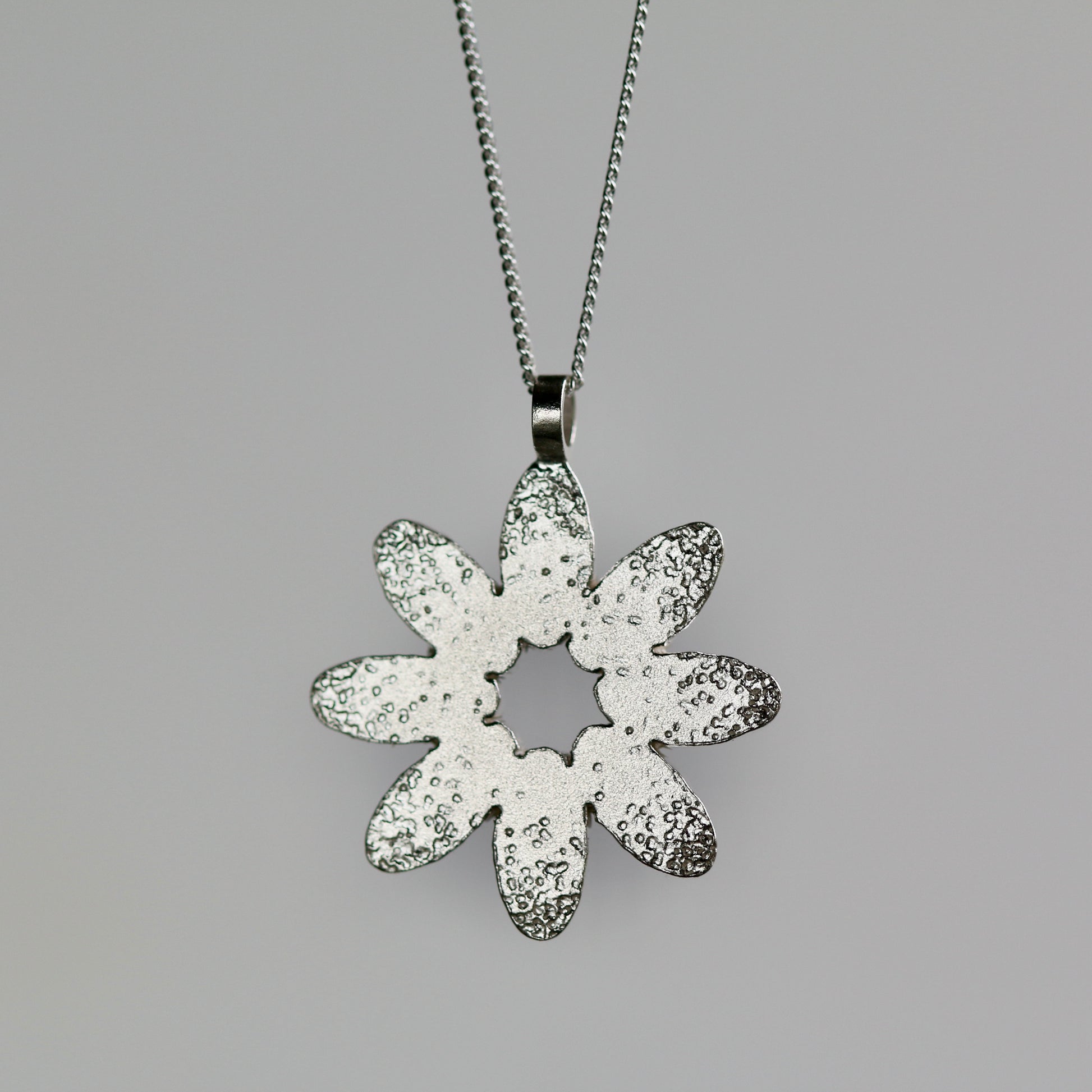 Floral Dot Textured Pendant Necklace image 4