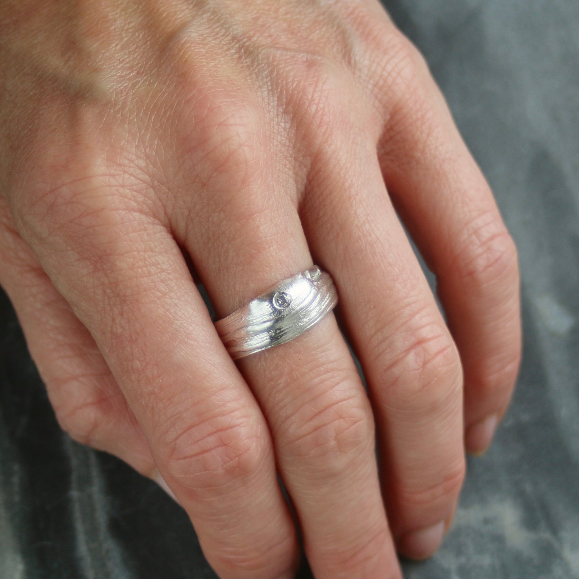 Mitsuro Hikime Silver Band with Salt & Pepper Diamond - R image 4