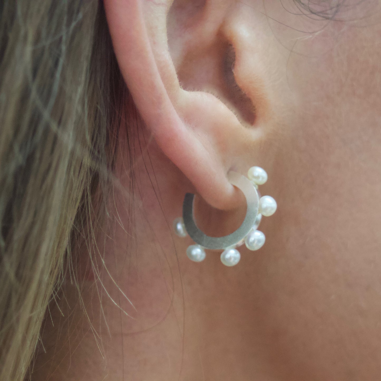 GEOM Pearl & Sterling Silver Huggie Hoop Earrings image 1