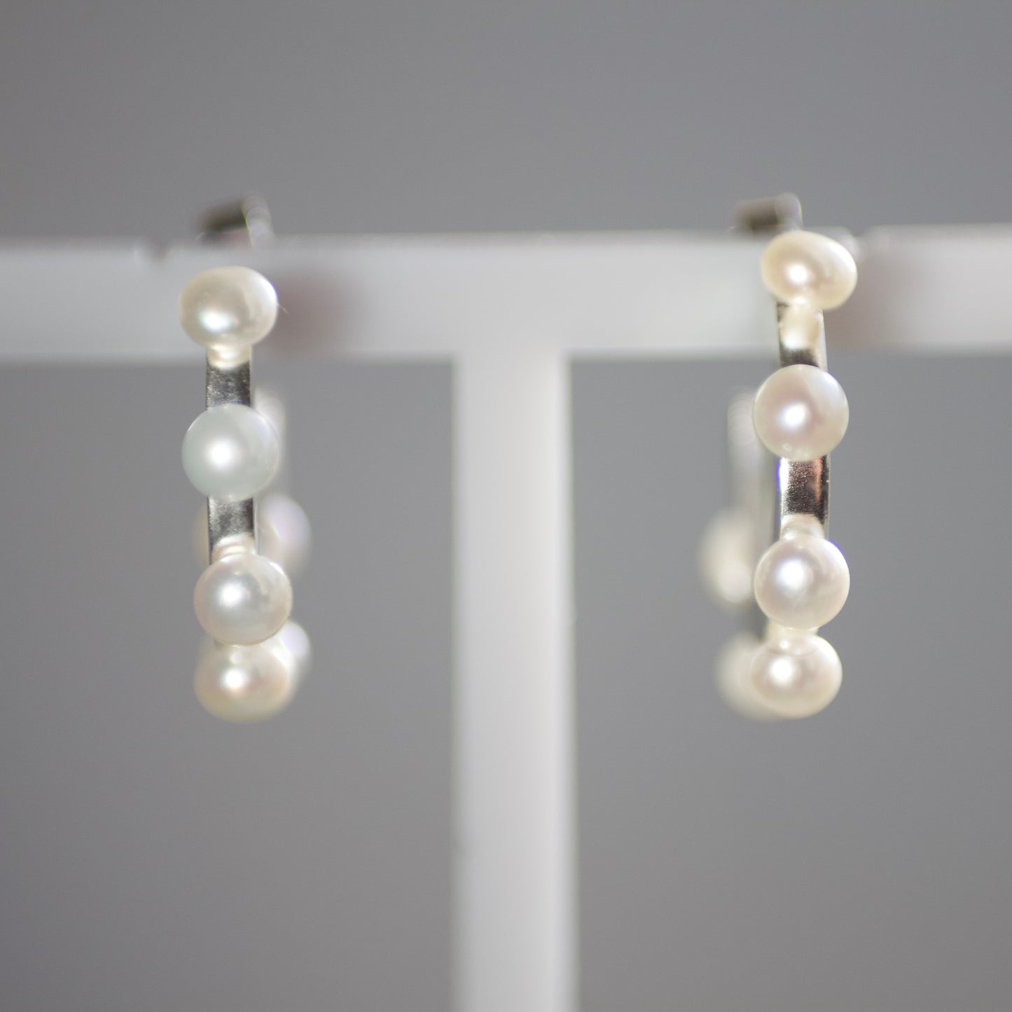 GEOM Pearl & Sterling Silver Huggie Hoop Earrings image 6
