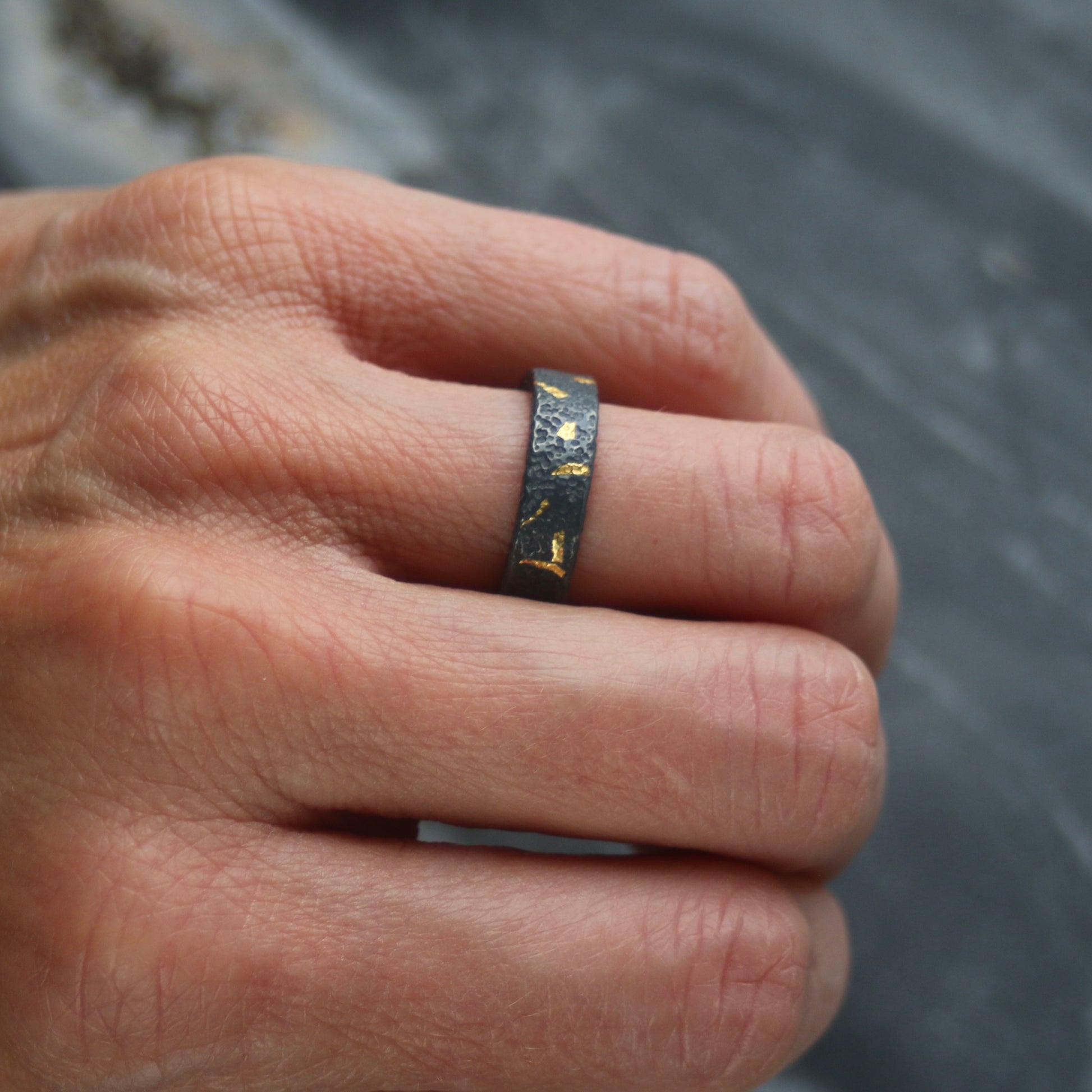 Oxidised Confetti Keum Boo Silver & Gold Textured 4mm Ring image 4