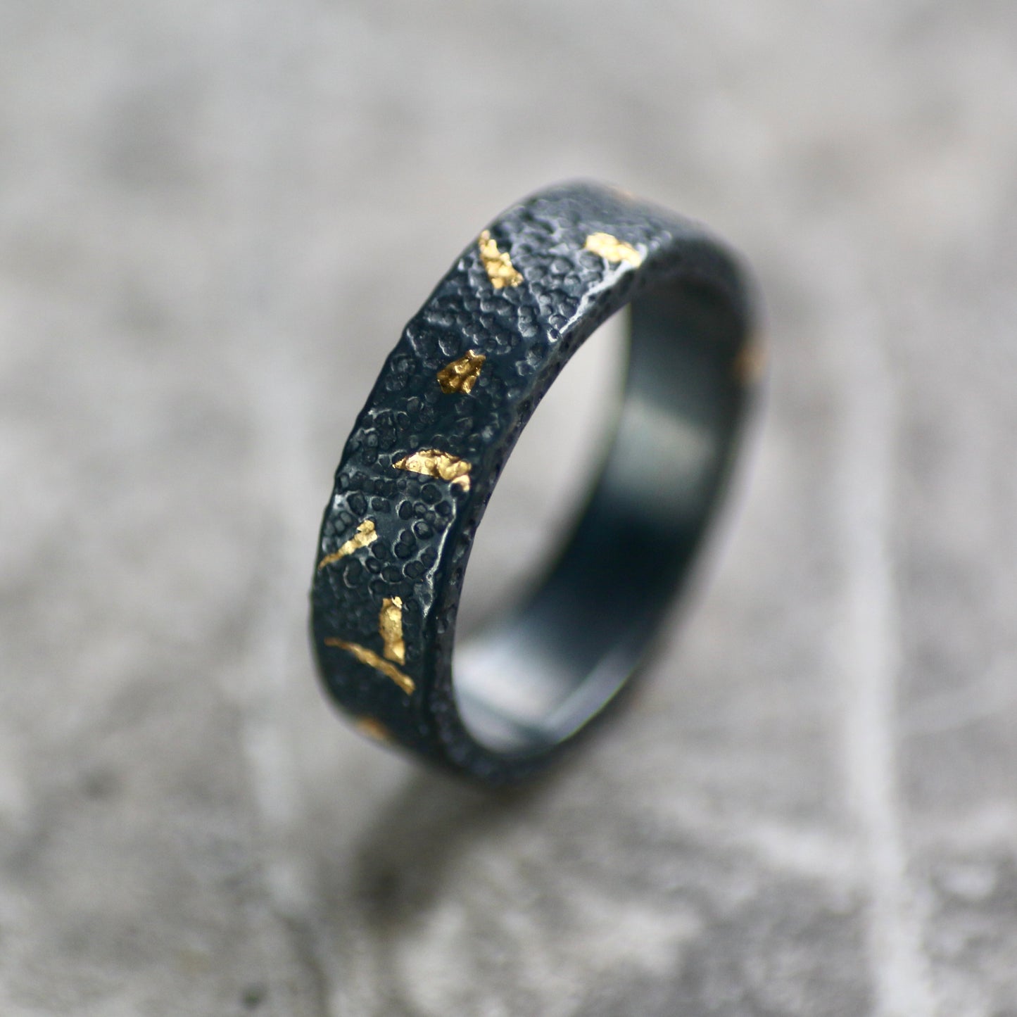 Oxidised Confetti Keum Boo Silver & Gold Textured 4mm Ring image 0