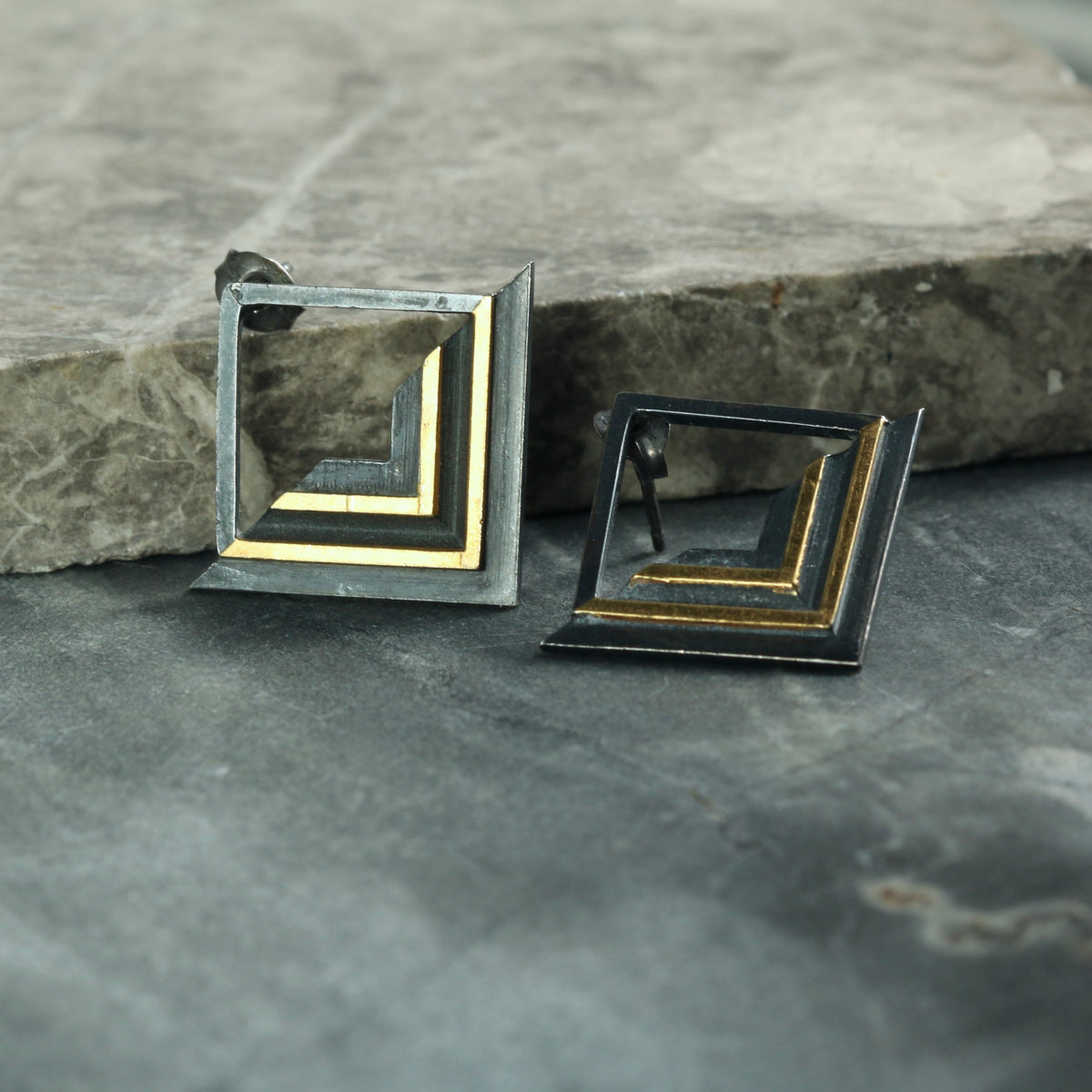 LABYRINTH Angle Earrings