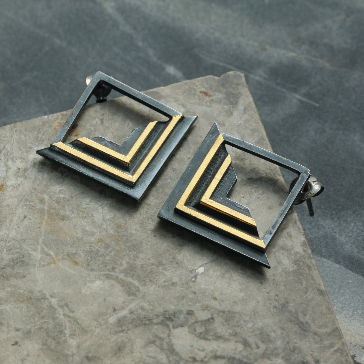LABYRINTH Angle Earrings