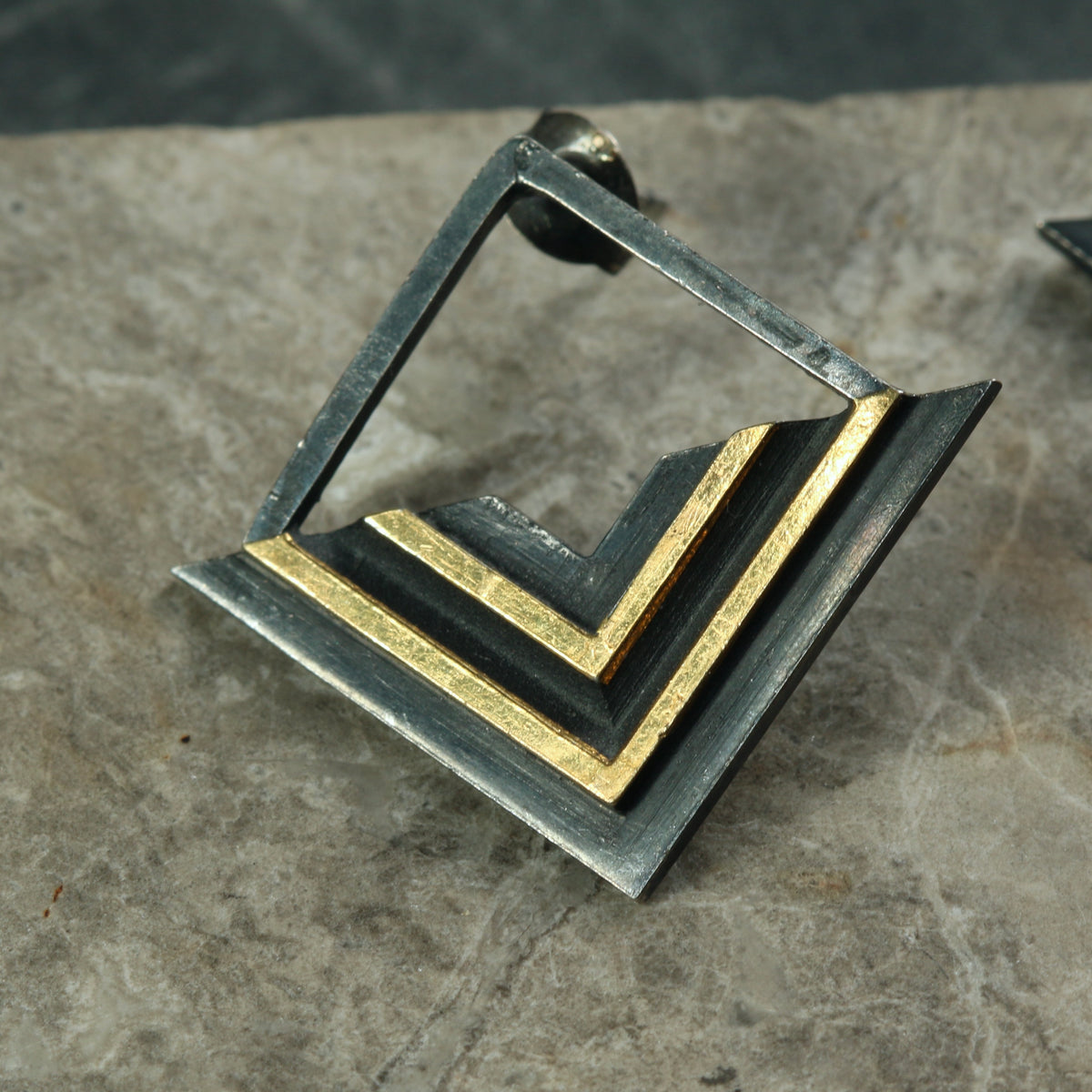 LABYRINTH Angle Earrings