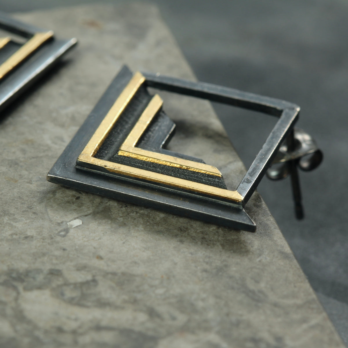 LABYRINTH Angle Earrings
