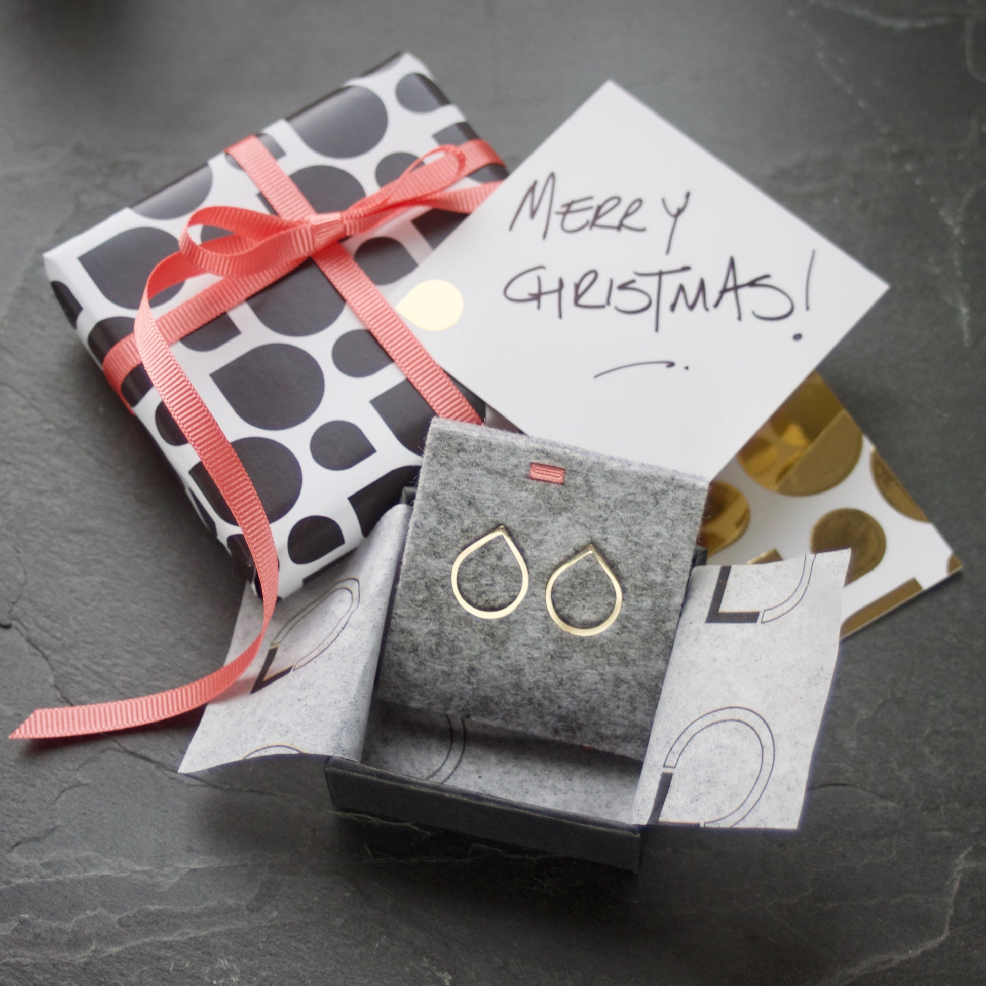 Gift Wrapping image 0